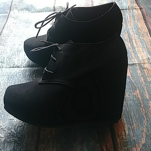 Anna Marie black suede booties size 7 - Picture 2 of 8